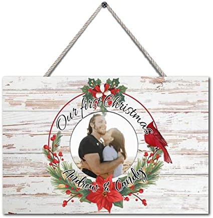 Božićna prednja vrata potpisuju holly vijenac Naš prvi božićni poštenični par za novopečeni retro drveni znak potpisuju plaques vrata